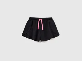 Sporty shorts with slits